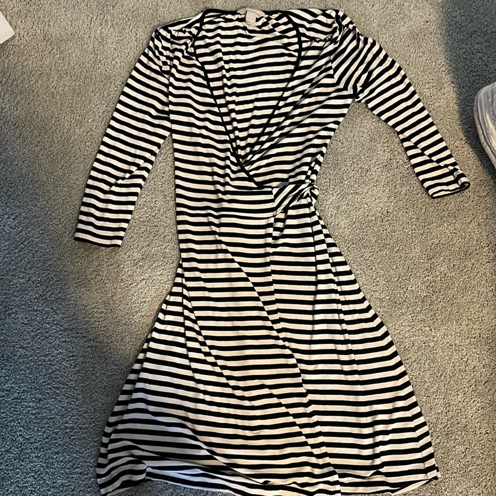 Womens small banana republic wrap dress, works as a maternity dress too!